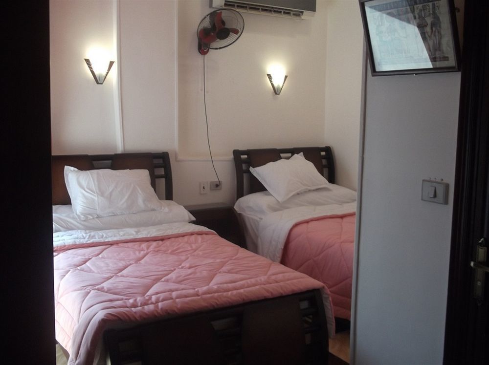 Family Palace Hostel Cairo Exterior photo